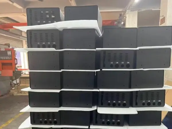 Goods that have passed inspection are awaiting packaging.